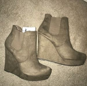 Camel 🐫 colored wedge